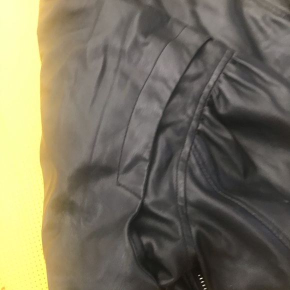 Zara basic faux leather jacket avec manches un peu bouffantes - Picture 7 of 11